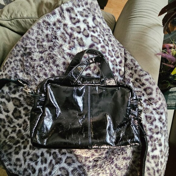 Núnoo | Patent Leather Black Crossbody Bag - Picture 6 of 11